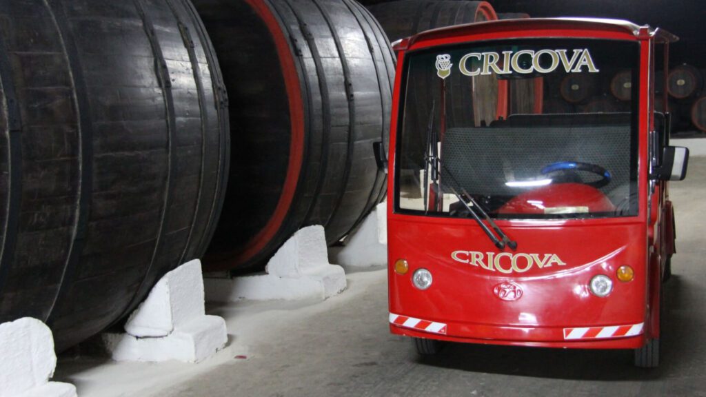 Autobusová doprava v podzemnom vínnom mestečku Cricova Moldavsko